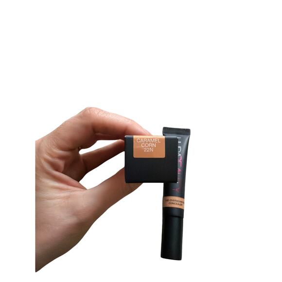 HUDA Beauty Caramel Corn | Overachiever Concealer Brand New in Box | NWT - Picture 2 of 4
